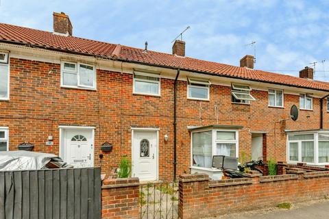 3 bedroom terraced house for sale, Shaws Road, Crawley
