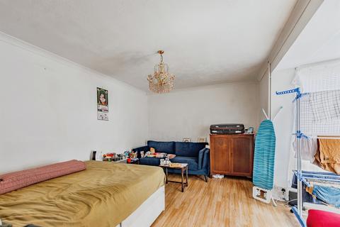 3 bedroom terraced house for sale, Shaws Road, Crawley