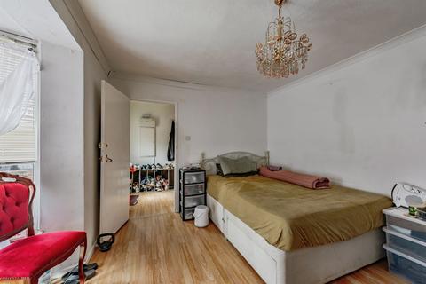 3 bedroom terraced house for sale, Shaws Road, Crawley