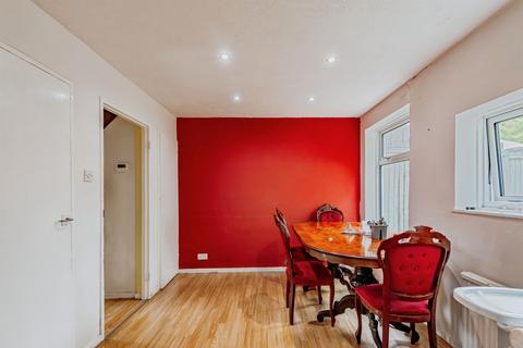 3 bedroom terraced house for sale, Shaws Road, Crawley