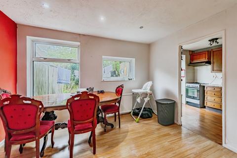 3 bedroom terraced house for sale, Shaws Road, Crawley