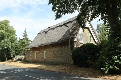 3 bedroom cottage for sale, Main Street, Cottesmore LE15