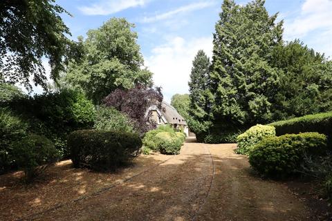 3 bedroom cottage for sale, Main Street, Cottesmore LE15