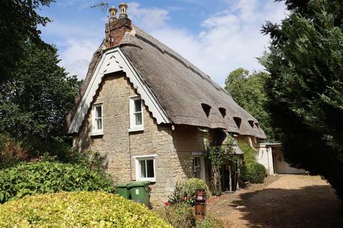 3 bedroom cottage for sale, Main Street, Cottesmore LE15