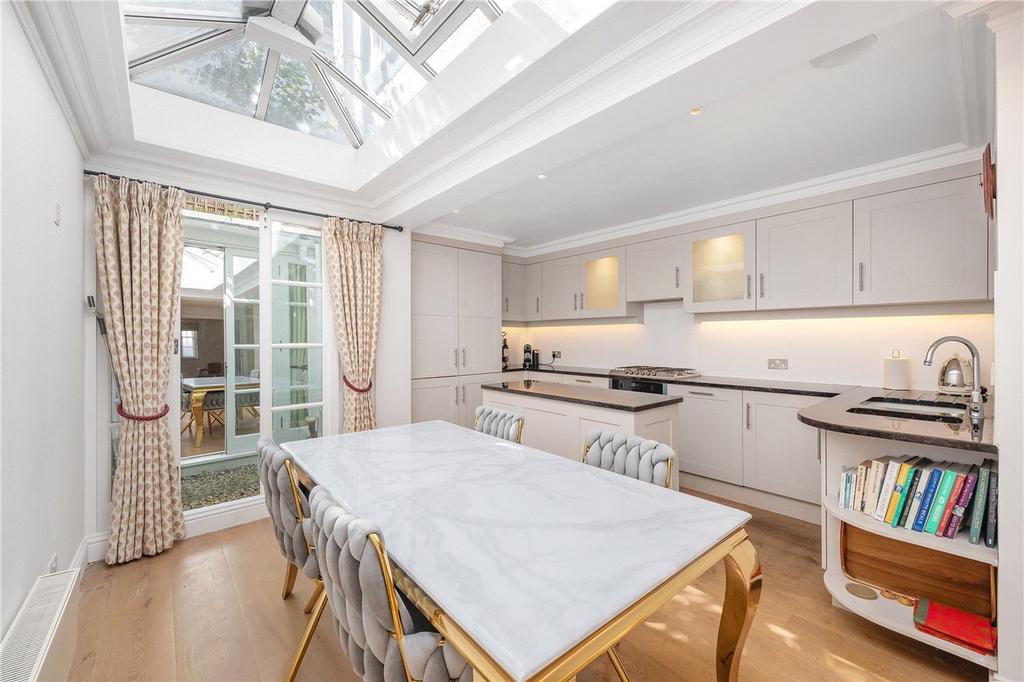 Kitchen/Dining Area