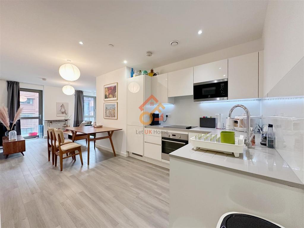 Apartment in Wembley, London - View 5