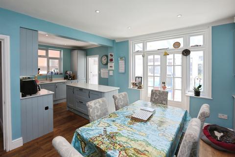 4 bedroom semi-detached house for sale, Grove Avenue, Gosport