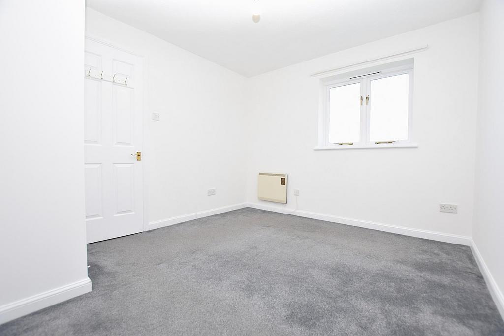 Apartment in Dagenham - View 3