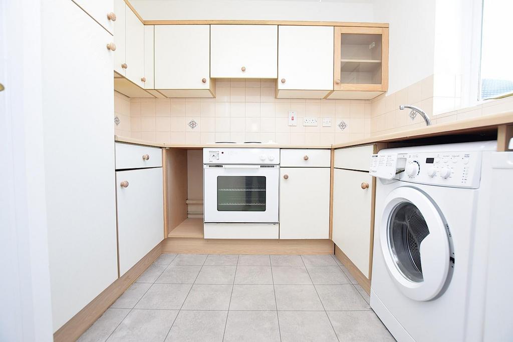Apartment in Dagenham - View 4