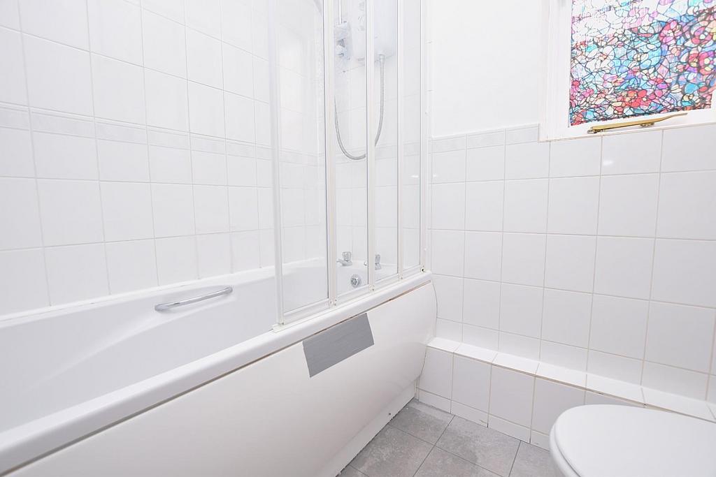 Apartment in Dagenham - View 5