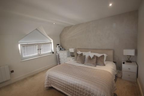 2 bedroom apartment to rent, The Broadway, Slough SL2