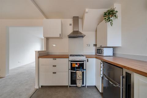 3 bedroom semi-detached house for sale, Fitzwarren Close, Chippenham