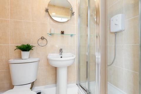 Studio to rent, Leinster Gardens