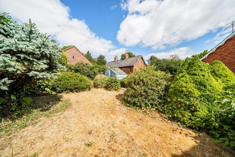 3 bedroom detached bungalow for sale, Priory Orchard, Wantage