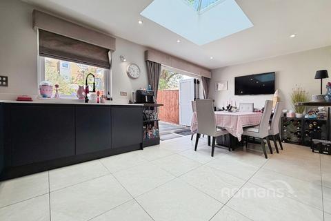 4 bedroom house for sale, Kingfisher Drive, Camberley, Surrey