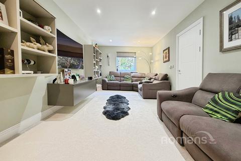 4 bedroom house for sale, Kingfisher Drive, Camberley, Surrey