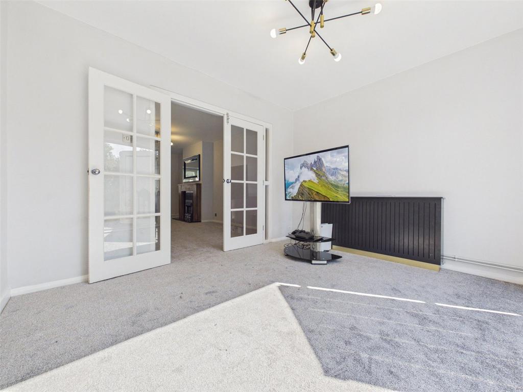 House in Middlesex - View 3