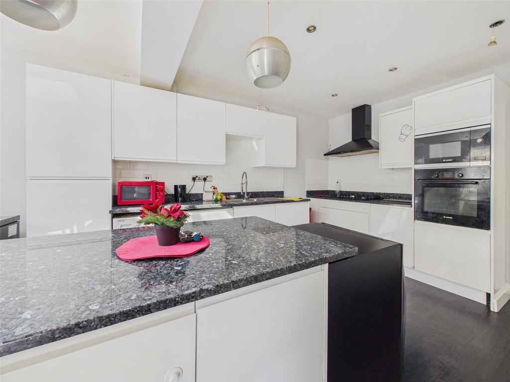 House in Middlesex - View 5