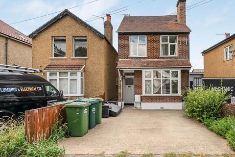 Chesterfield Road, Ashford, TW15