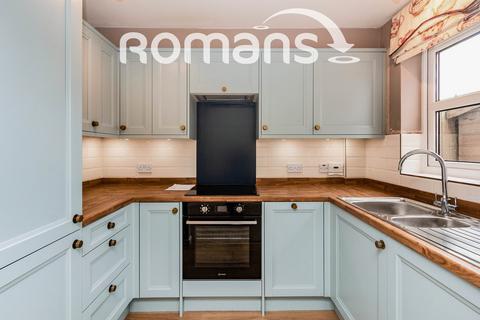 2 bedroom terraced house to rent, The Alders, The Green, Badshot Lea, GU9