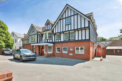 1 bedroom flat for sale, Charminster Road, CHARMINSTER, Bournemouth, Dorset, BH8