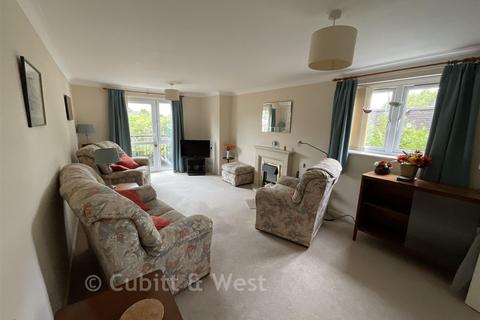 2 bedroom flat for sale, Kings Road, Horsham, West Sussex