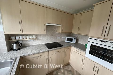 2 bedroom flat for sale, Kings Road, Horsham, West Sussex