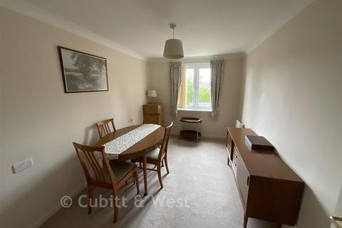 2 bedroom flat for sale, Kings Road, Horsham, West Sussex