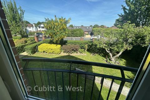 2 bedroom flat for sale, Kings Road, Horsham, West Sussex