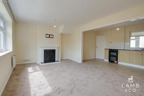 3 bedroom semi-detached house for sale, Sycamore Way, Clacton-On-Sea CO15