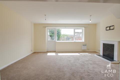 3 bedroom semi-detached house for sale, Sycamore Way, Clacton-On-Sea CO15