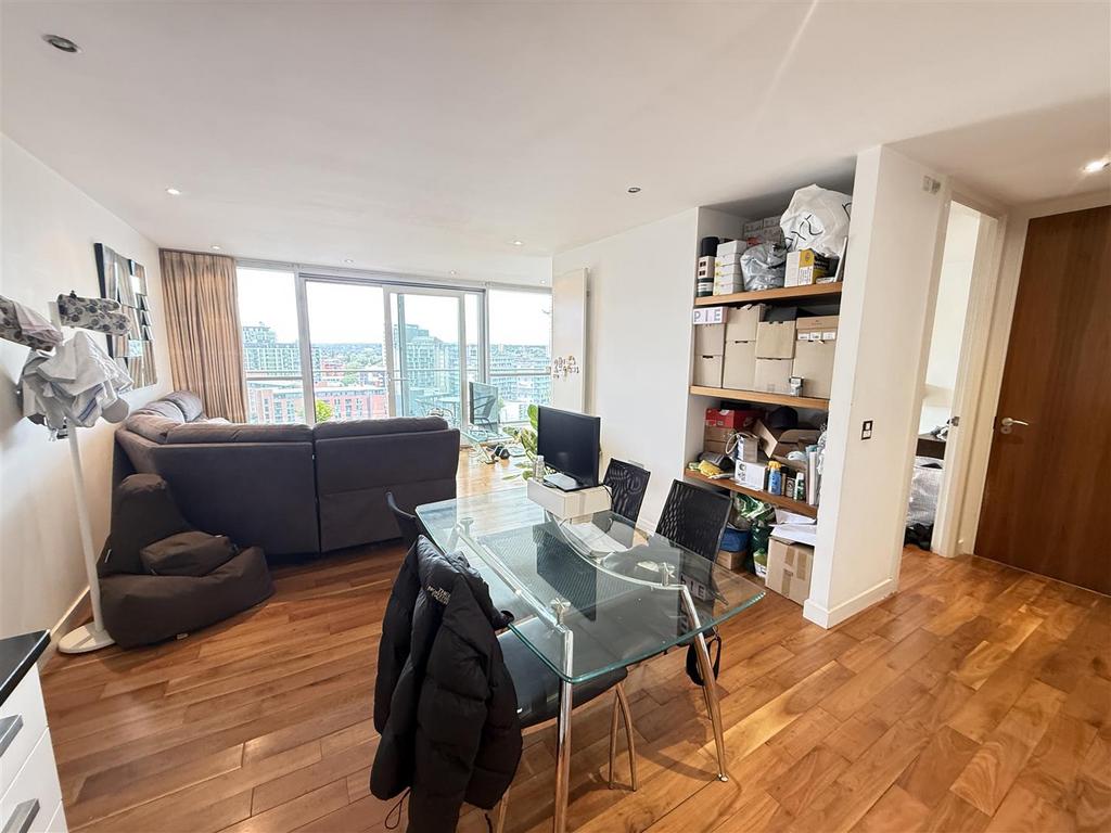 Apartment in Manchester, City Centre - View 2