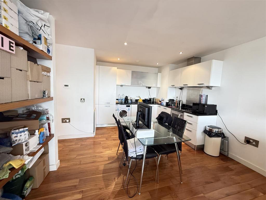 Apartment in Manchester, City Centre - View 4