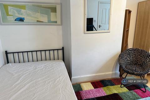 undefined, Ferndale Road, Swindon, SN2