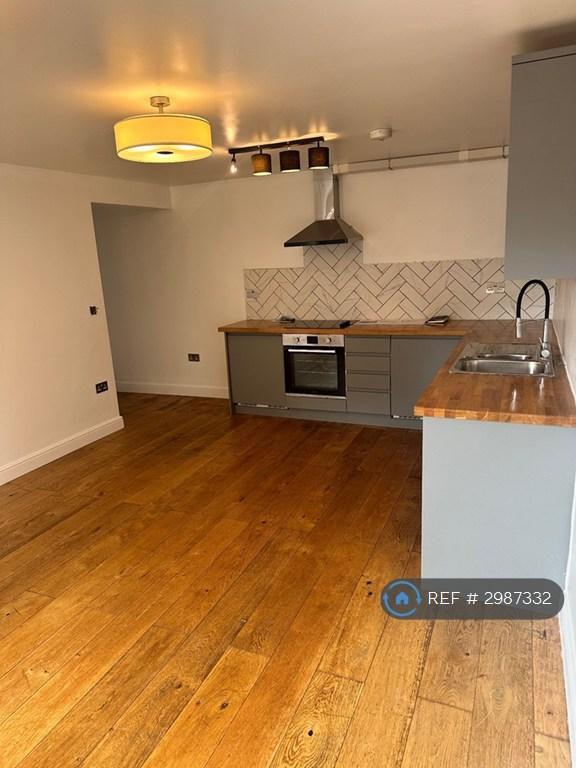 Apartment in South Croydon - View 2