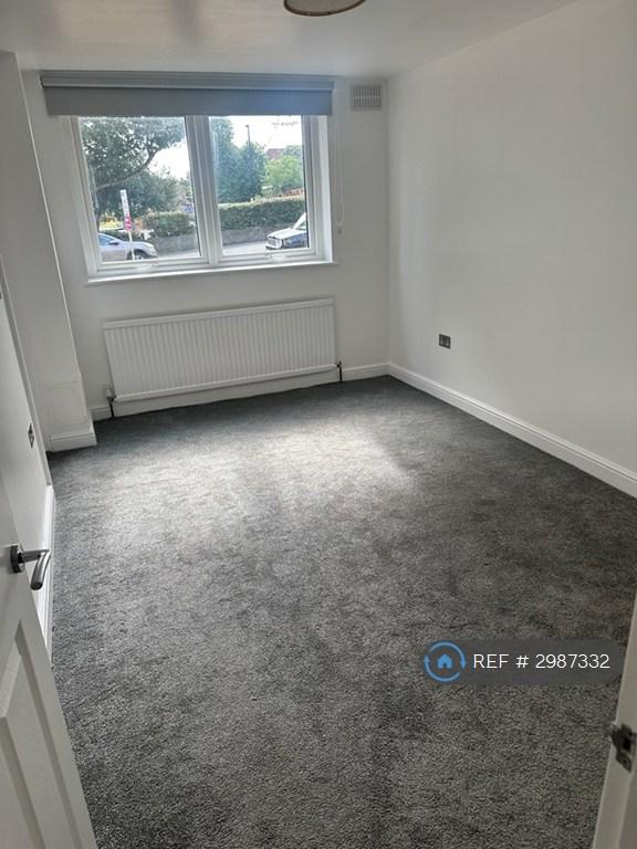Apartment in South Croydon - View 4
