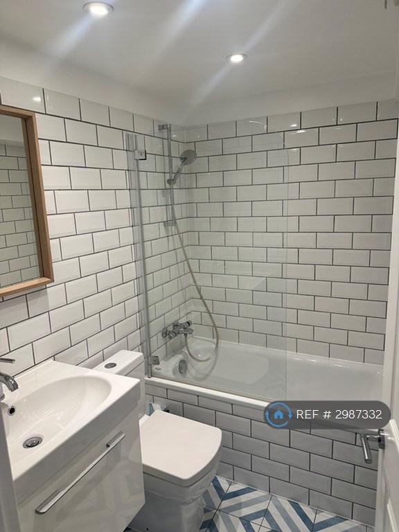 Apartment in South Croydon - More