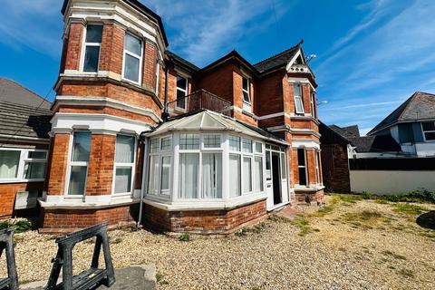 2 bedroom flat to rent, Heron Court Road, BOURNEMOUTH