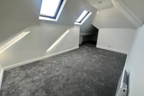 2 bedroom flat to rent, Heron Court Road, BOURNEMOUTH