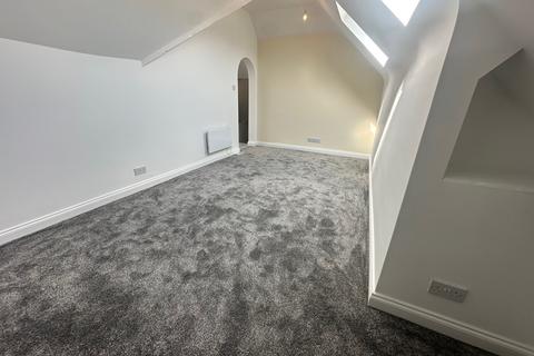 2 bedroom flat to rent, Heron Court Road, BOURNEMOUTH