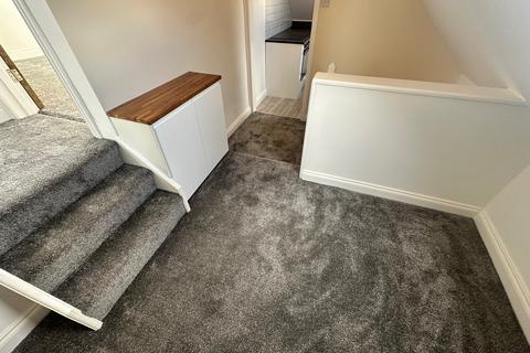 2 bedroom flat to rent, Heron Court Road, BOURNEMOUTH