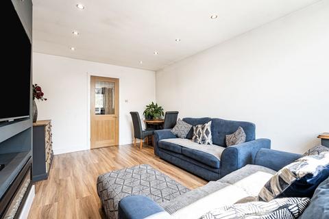 2 bedroom flat for sale, Edenside Road, Bookham, KT23
