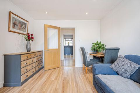 2 bedroom flat for sale, Edenside Road, Bookham, KT23