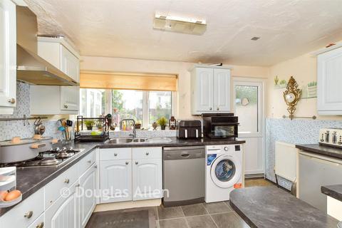 3 bedroom terraced house for sale, Victoria Road, Laindon, Basildon, Essex
