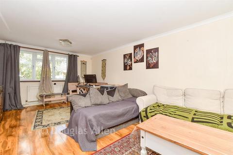 3 bedroom terraced house for sale, Victoria Road, Laindon, Basildon, Essex