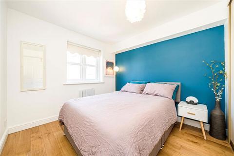 2 bedroom flat to rent, Glaisher Street, London SE8
