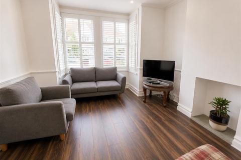 2 bedroom terraced house for sale, Mount Avenue, London