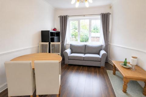 2 bedroom terraced house for sale, Mount Avenue, London