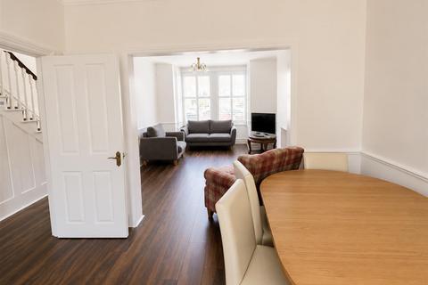 2 bedroom terraced house for sale, Mount Avenue, London
