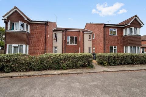 Studio to rent, Lowdell Close, Yiewsley, UB7